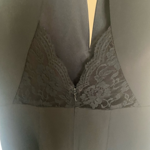 Express cutout halter dress with lace back - Picture 3 of 4